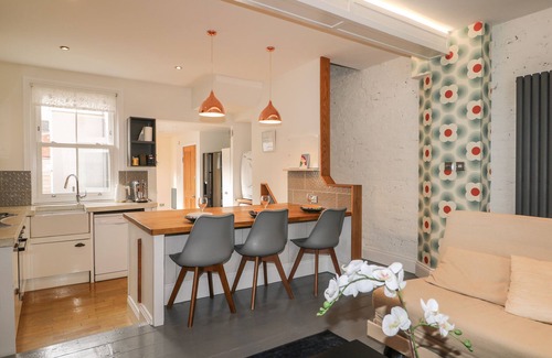 Winchester Cottage | 59 BAR END ROAD, pet friendly, with a garden in Winchester