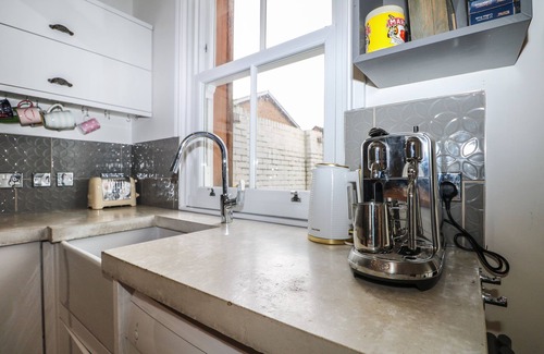 Winchester Cottage | 59 BAR END ROAD, pet friendly, with a garden in Winchester