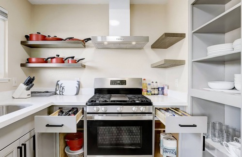 Sacramento House | 5B3B | Convenient Location | Backyard BBQ | Workstation | RV Parking | SmokeFree