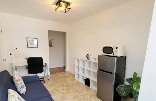 Berryessa House | 5b3b single house with gated front back yard