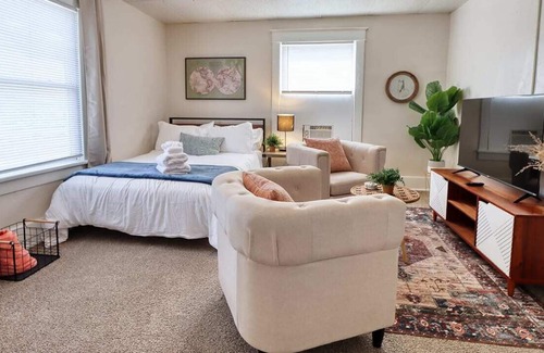 Near South House | 5bd 1b 10 guest Spacious bedrooms
