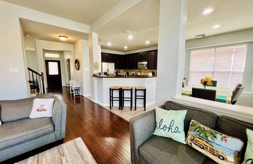 College Park House | 5BD/2.5BA HAWAIIAN OASIS IN THE WOODLANDS - ALOHA!