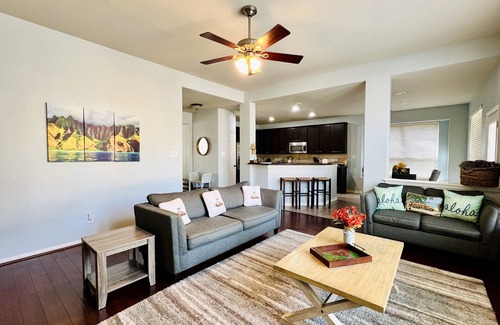 College Park House | 5BD/2.5BA HAWAIIAN OASIS IN THE WOODLANDS - ALOHA!