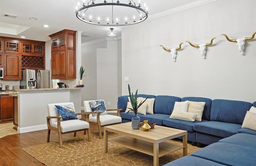 Corinth House | 5BD,2BA w Backyard Oasis, Pool, Jacuzzi*, Firepit