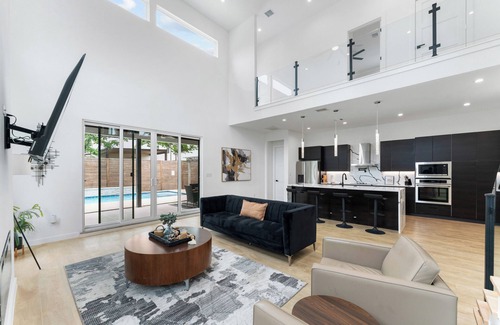 West Dallas House | 5bd|4br Modern Home w/Pool