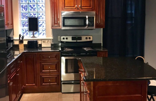 Metro Center House | 5BD Downtown Brownstone - 3 blocks from MGM Casino