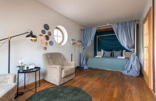 Smichov Apartment | 5BD Duplex - Billiard - Home Cinema - Central