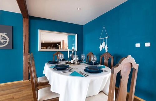 Smichov Apartment | 5BD Duplex - Billiard - Home Cinema - Central