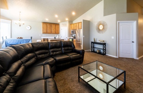 West Jordan House | 5BD Home Mountain Views and Jacuzzi Tub
