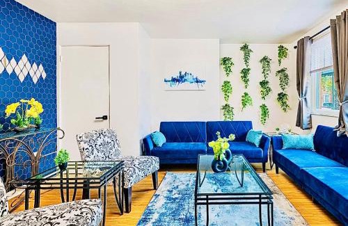 South Side Flats House | 5BDRM 10BD with King BBQ Patio 1 MIN walk Carson ST