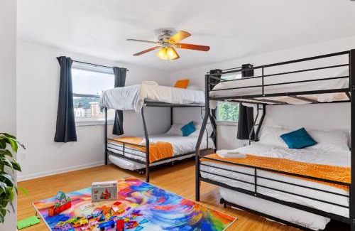 South Side Flats House | 5BDRM 10BD with King BBQ Patio 1 MIN walk Carson ST