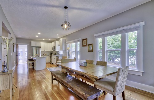Northwest Olympia House | 5bdrm Craftsman with a hot tub and BBQ in a wonderful neighborhood
