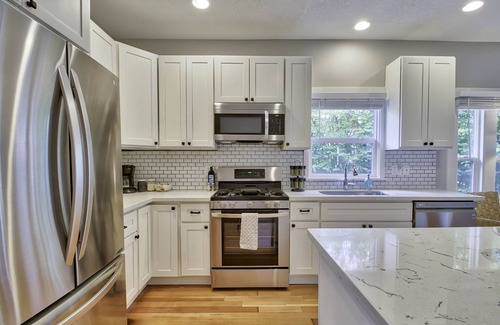 Northwest Olympia House | 5bdrm Craftsman with a hot tub and BBQ in a wonderful neighborhood