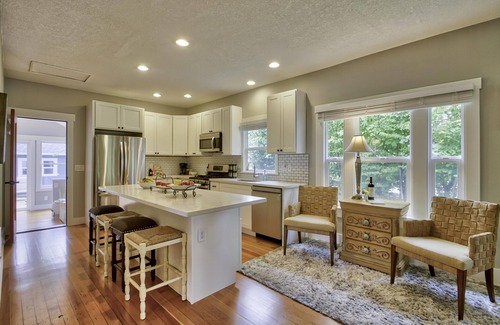 Northwest Olympia House | 5bdrm Craftsman with a hot tub and BBQ in a wonderful neighborhood