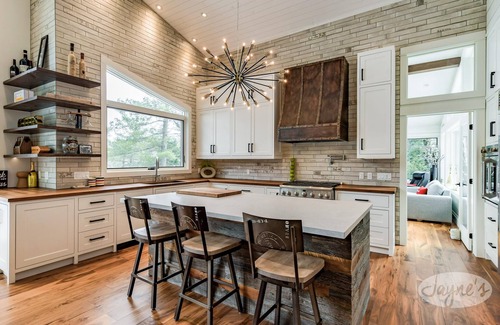 Georgian Bay Cottage | 5bed 5bath stunning cottage on 6 Mile Lake! SW Expsoure! Bunkie