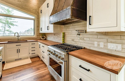Georgian Bay Cottage | 5bed 5bath stunning cottage on 6 Mile Lake! SW Expsoure! Bunkie