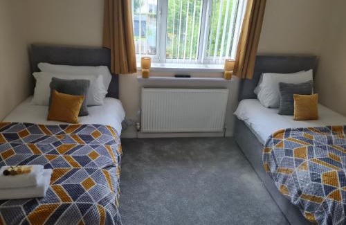 Moreton House | 5Bed House Wirral near Liverpool Chester