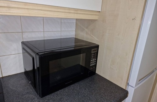 Tea Green House | 5Bedroom 4 minute Luton Airport