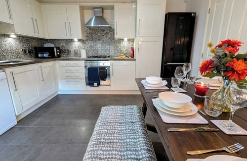 Manchester House | 5Bedrooms|PrvParking|FreeWifi|LongStayDiscount