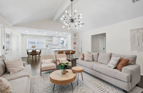 Jersey Village House | 5BR/3.5B Pool, Sauna, Game Room, Bar