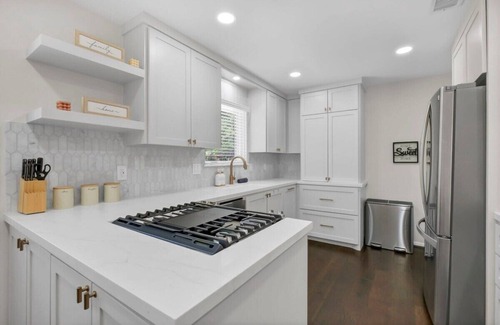 Jersey Village House | 5BR/3.5B Pool, Sauna, Game Room, Bar