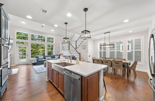 Long Neck House | 5BR/3.5BA+King Beds +WorkSpace|Linens Included