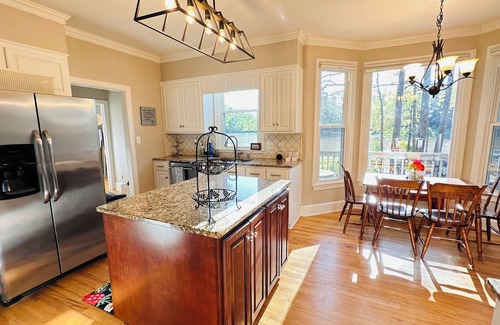 Martinez House | 5BR 3.5BA Lakefront Home, 3 Miles to Augusta National