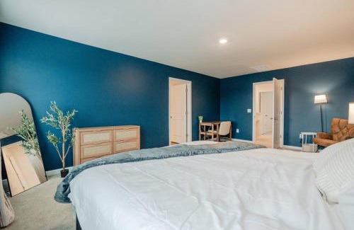 Wilmington House | 5BR 3B, Sleeps 13, Pet Friendly, Garage - Blue