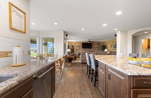 North Central Westminster House | 5BR/4.5BA Golf Course Home.Awesome Mountain Views.20 min to Denver or Boulder