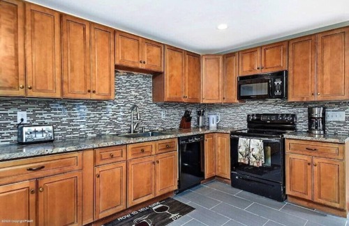 East Stroudsburg House | 5BR/4BA, Pools, Sauna, Fun Double Bunk Bed Room with game room and fire pit!