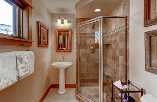 Edwards Apartment | 5Br 5Ba Condo, Ski In Out In Arrowhead With Holidays Open! Condo