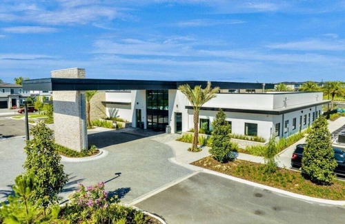 Mariner's VIllage House | “5BR/5BA Townhome w/Screened Pool & Aquarius Club – Near SeaWorld”