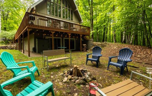 Michaywe House | 5br, 9 Beds Sleeps 14 Game Room, Pool Access