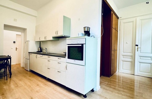 Rudolfsheim-Funfhaus Apartment | 5BR Apt. Ideal for Groups; 7- Min to Westbahnhof