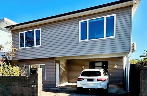 Edithvale House | 5BR Beachfront 🏠 30m to Beach, Reno 2024, Amazing 180° Ocean Views , 🐶Friendly