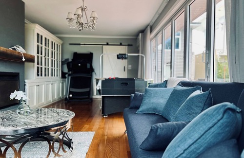 Edithvale House | 5BR Beachfront 🏠 30m to Beach, Reno 2024, Amazing 180° Ocean Views , 🐶Friendly
