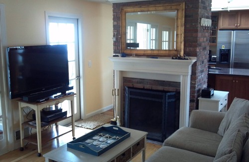 North Chatham House | 5BR-Beautiful Chatham-Year Round-Sleeps up to ten (10) & 1 Mile to Town!
