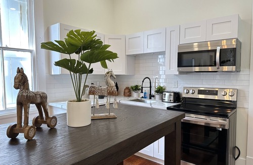 Mid-City House | 5BR Beautifully Restored New Orleans Home - 7 Minutes to French Quarter!