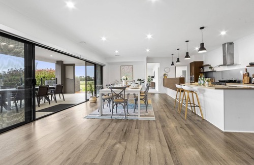 Leopold House | 5BR Birdwatcher Reedylake Farm in Leopold