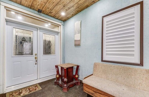 Fenelon Falls Cottage | 5br cottage in fenelon falls across marina