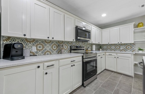 Grand Prairie House | 5BR Family Home w/Pool near AT&T Stadium