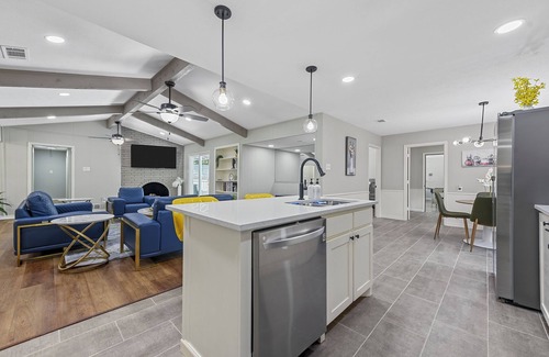 Grand Prairie House | 5BR Family Home w/Pool near AT&T Stadium