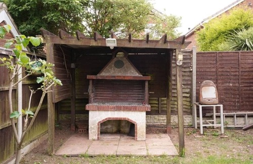 Sutton Coldfield House | 5BR Family Stay w/Garden & BBQ
