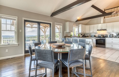 Ancramdale Other | 5BR Farmhouse☆King Size Bed☆Mountain View☆28 Acres