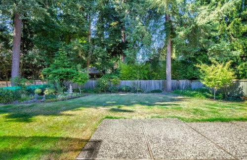 Grass Lawn House | 5BR Gem Walk to Microsoft and Near Redmond DT