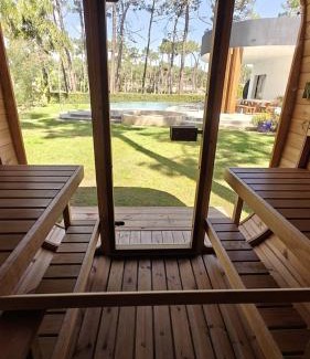 Charneca de Caparica e Sobreda Villa | 5br Golf & Pool Villa in Caparica | By Airnest