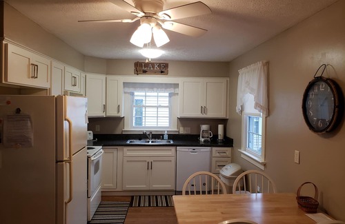 Huron House | 5BR home in Old Homestead 1 with Private Beach. 10 min. to Cedar Point, Huron OH