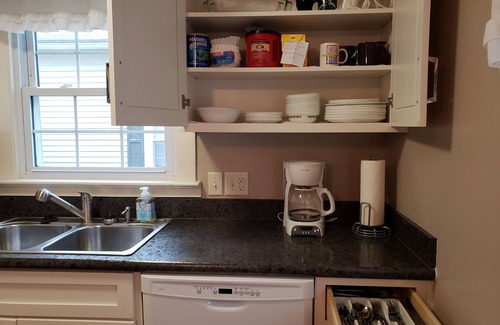 Huron House | 5BR home in Old Homestead 1 with Private Beach. 10 min. to Cedar Point, Huron OH