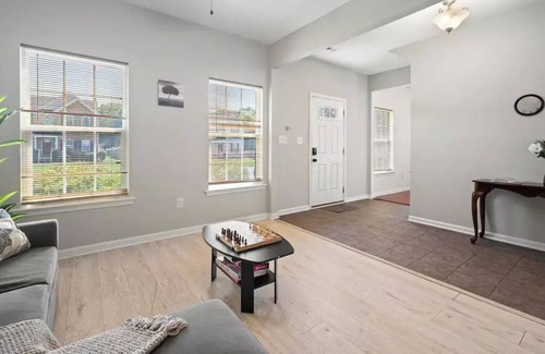 Central Newport News House | 5BR home near BuschGardens & CNU/Pool Table