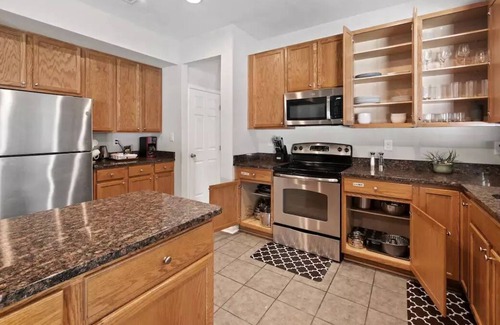 Central Newport News House | 5BR home near BuschGardens & CNU/Pool Table